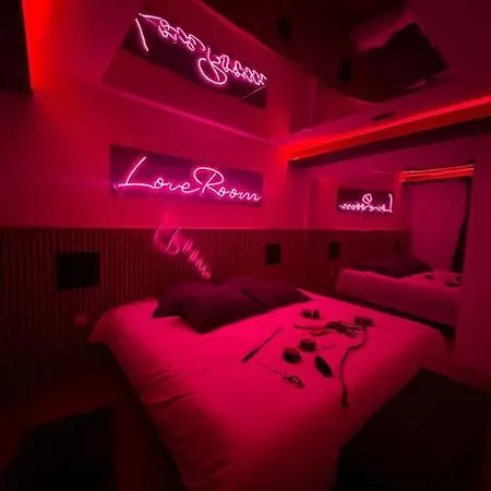 50 Nuances De Rouge Apartment